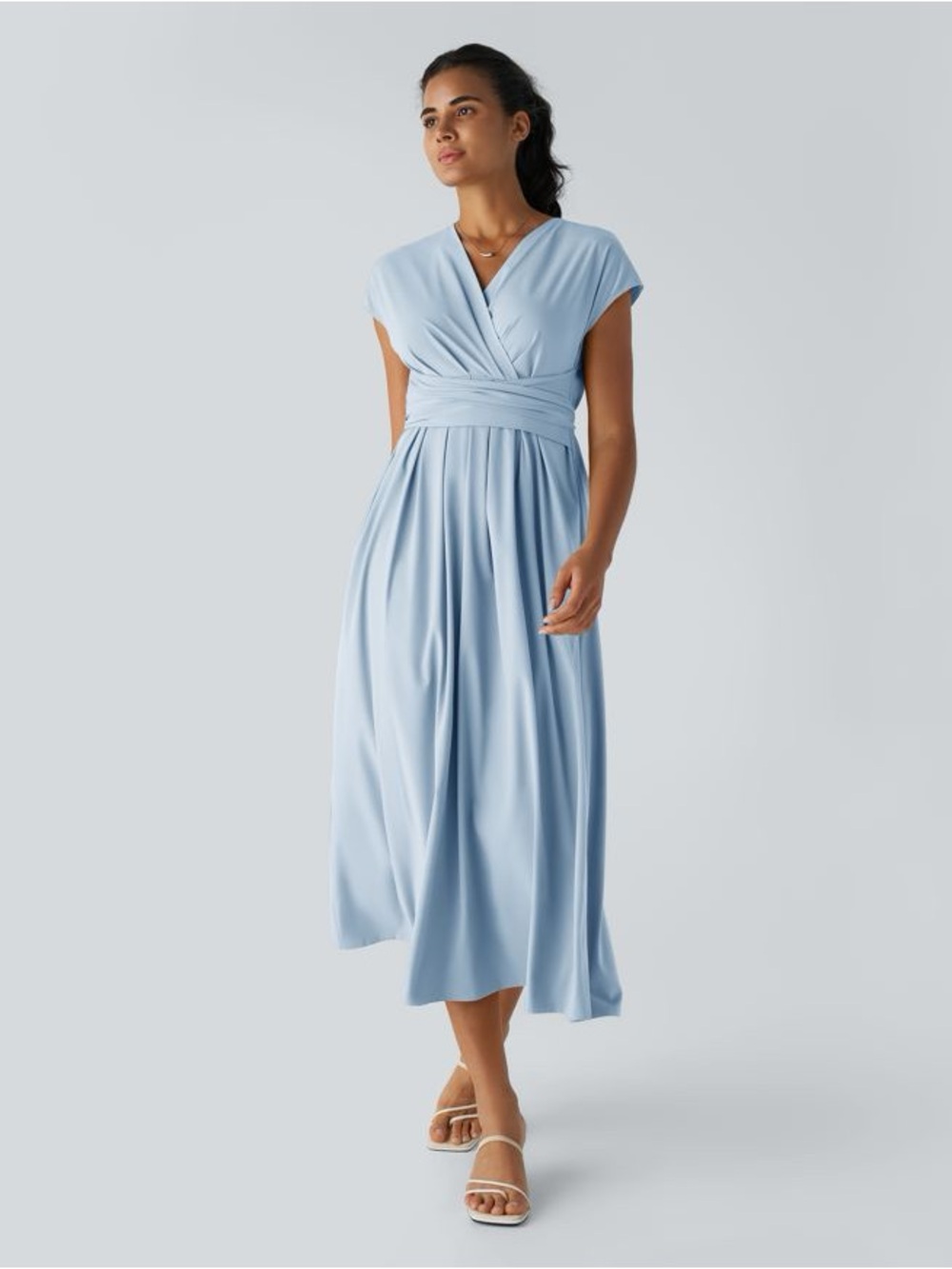 HALARA medium NWT Breezeful™ V Neck Short Sleeve Pocket Tie Back